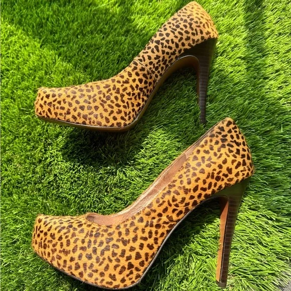 BCBGeneration Parade2 Tan Dalmation Calf Hair Platform Cheetah Pumps - Picture 3 of 7